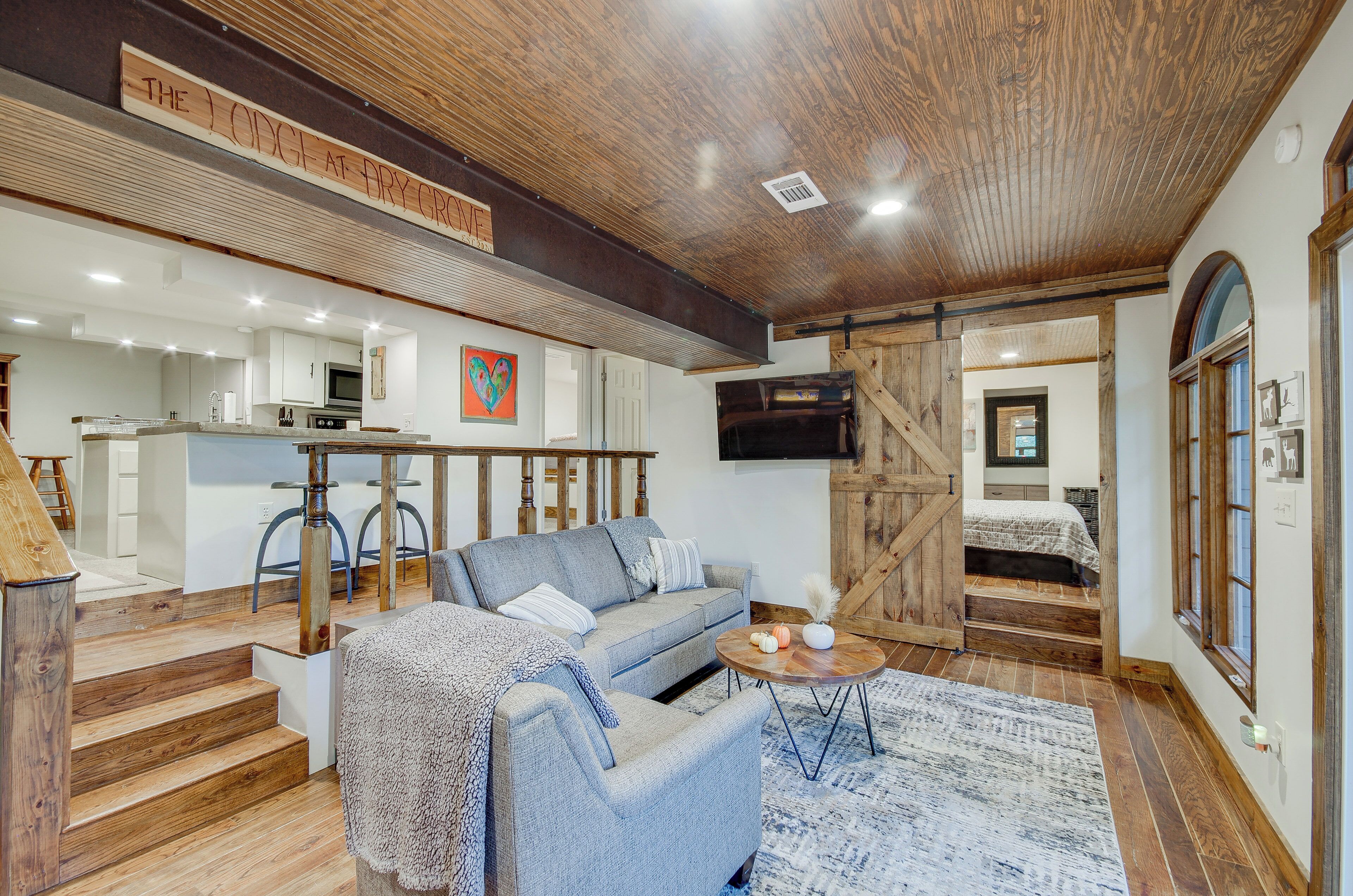 TV, fireplace, ping pong