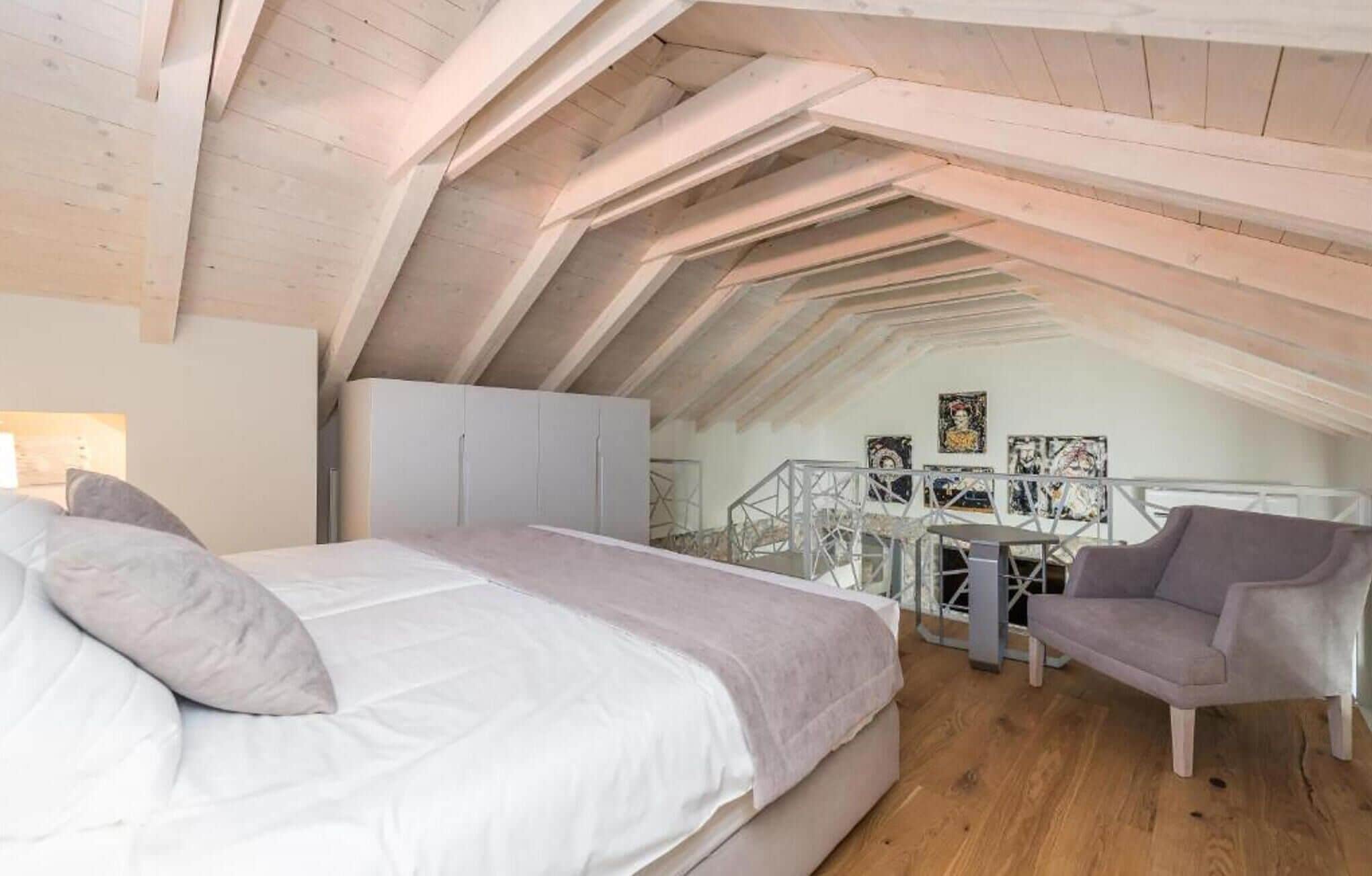1 slaapkamer, een kluis op de kamer, een strijkplank/strijkijzer
