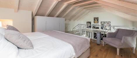 1 bedroom, in-room safe, iron/ironing board, free WiFi