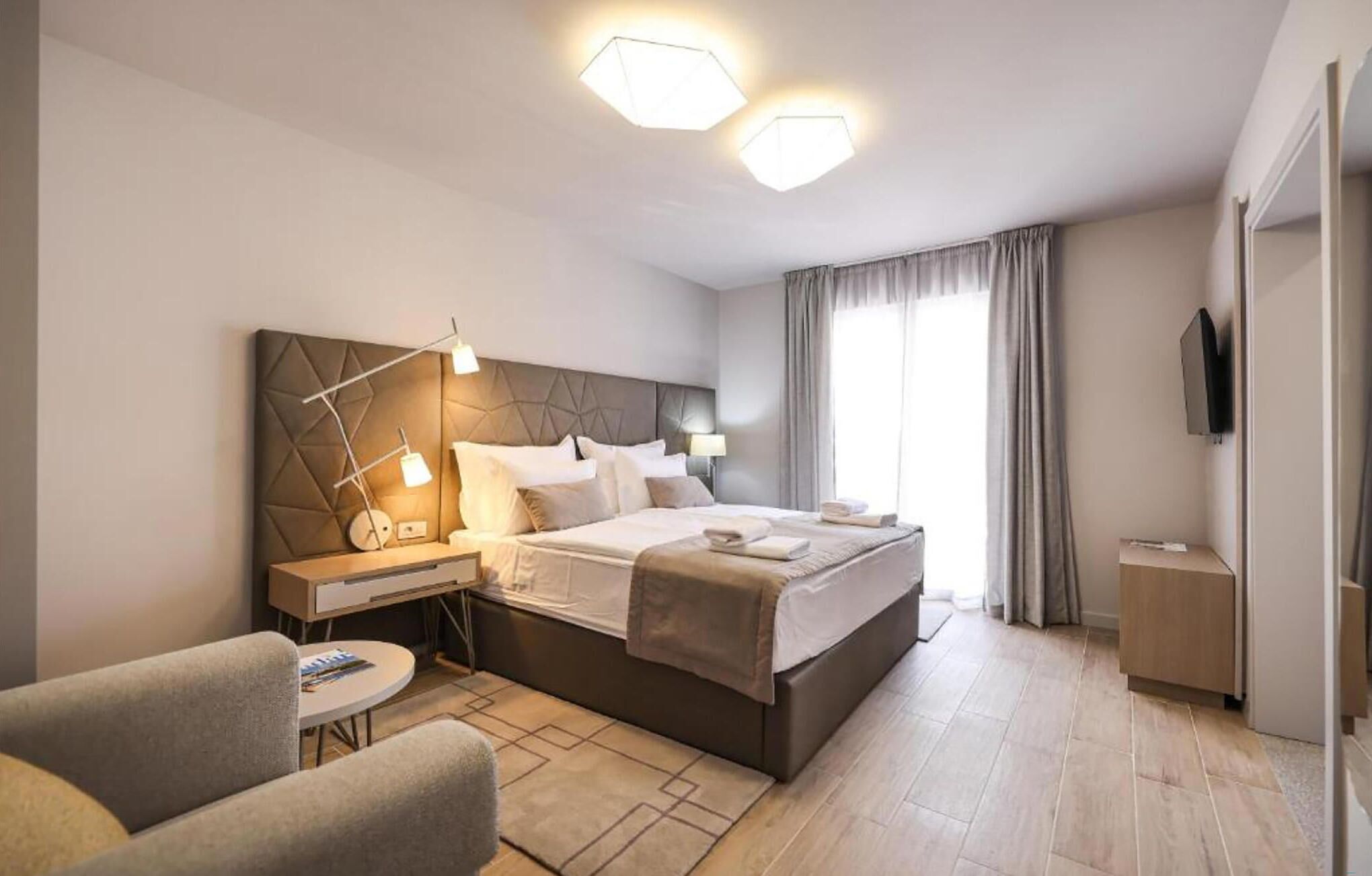 1 bedroom, in-room safe, iron/ironing board, free WiFi