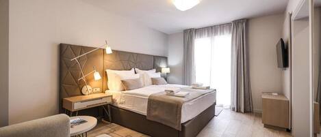 1 bedroom, in-room safe, iron/ironing board, free WiFi