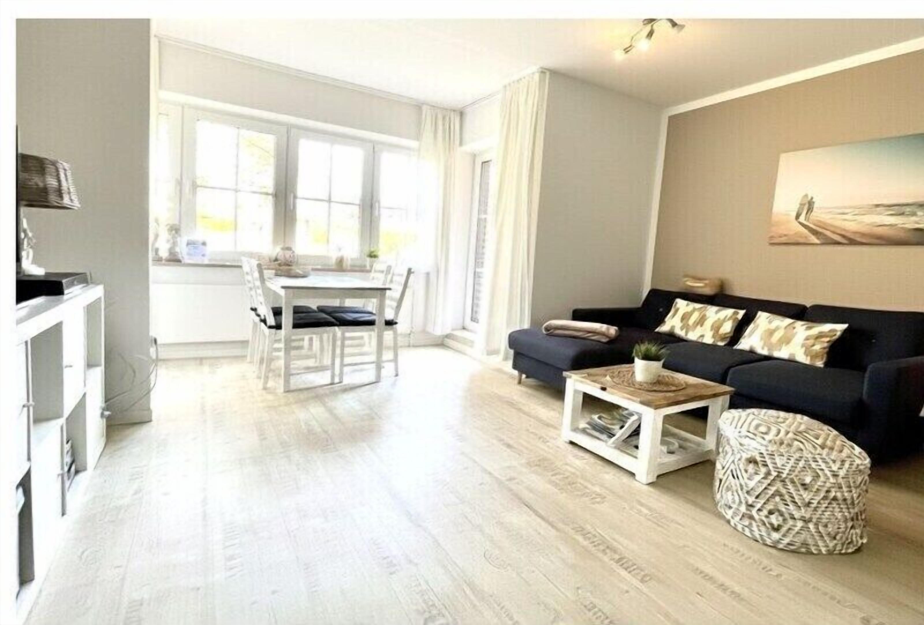 Smart TV, DVD player, books, stereo