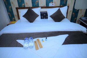 Quarto casal luxo, sacada | Wi-Fi de cortesia