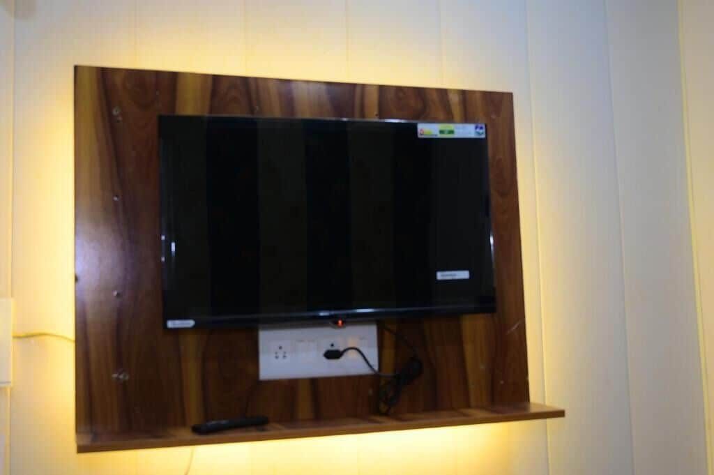 Deluxe Room | Television