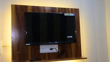 Deluxe Room | Television