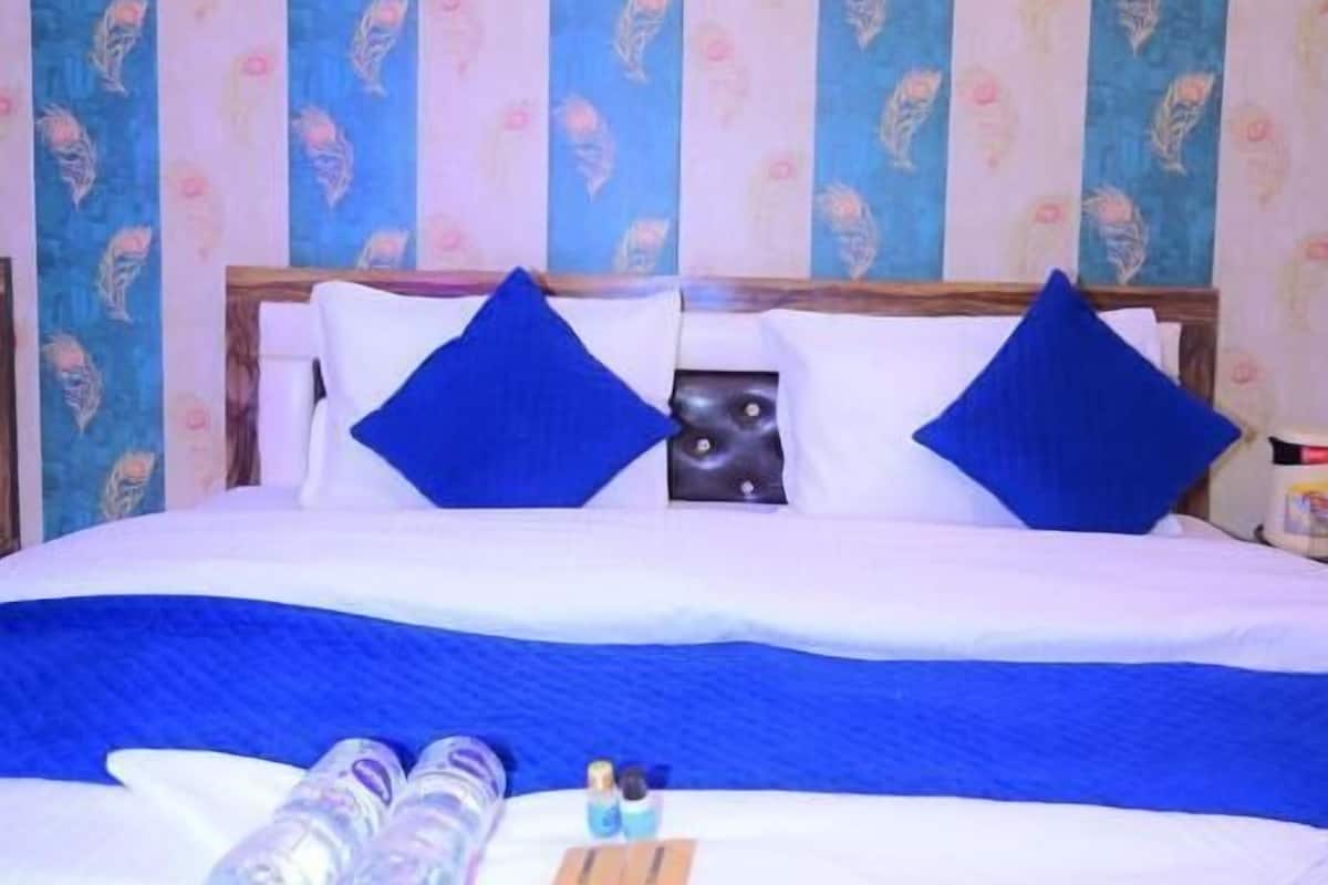 Quarto casal luxo, sacada | Wi-Fi de cortesia
