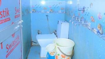 Deluxe Double or Twin Room, Balcony | Bathroom