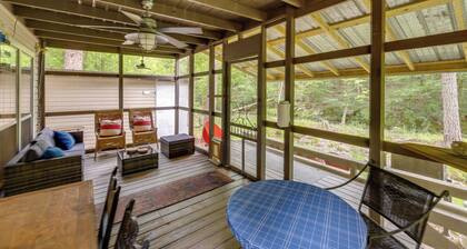 Off-Grid Creekside Cabin Near Lake Jordan