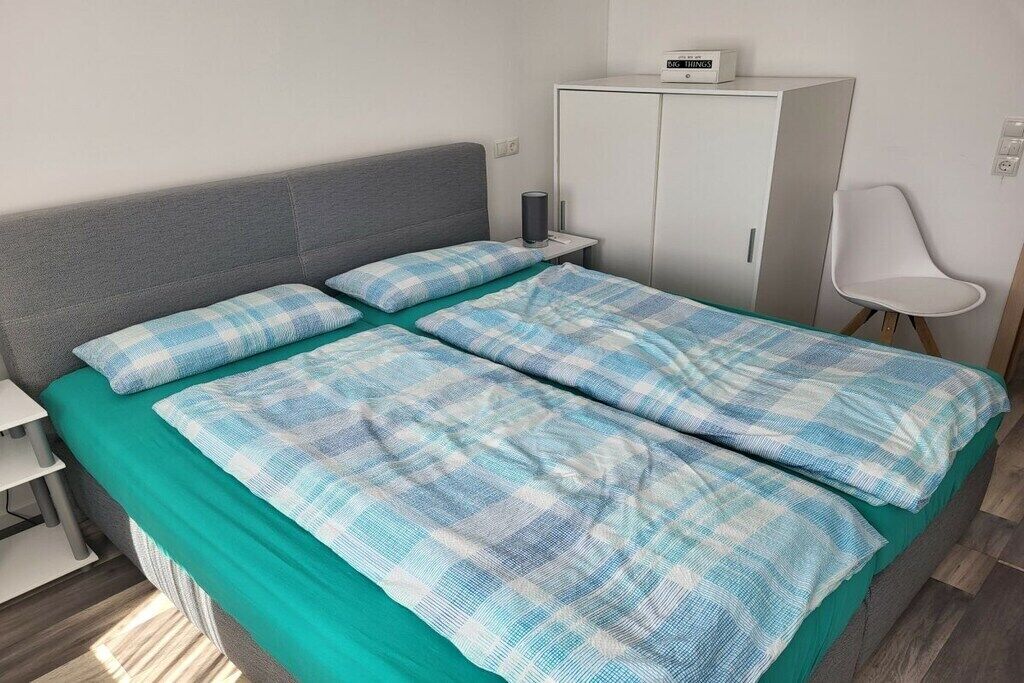 Een strijkplank/strijkijzer, gratis wifi, beddengoed