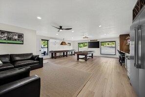 Games room - Lake Views, Big Deck, Hot Tub, Fire Pit, Game Room (Park Hill)