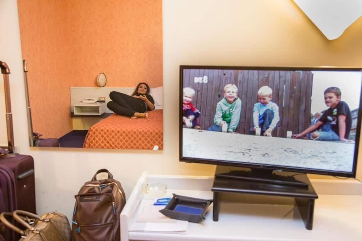 Double or Twin Room | In-room safe, desk, laptop workspace, soundproofing