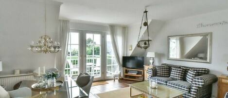 Smart TV, DVD player, books