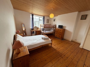 2 bedrooms, iron/ironing board, bed sheets - Rent my Beach Home By The Sea (Morpeth)
