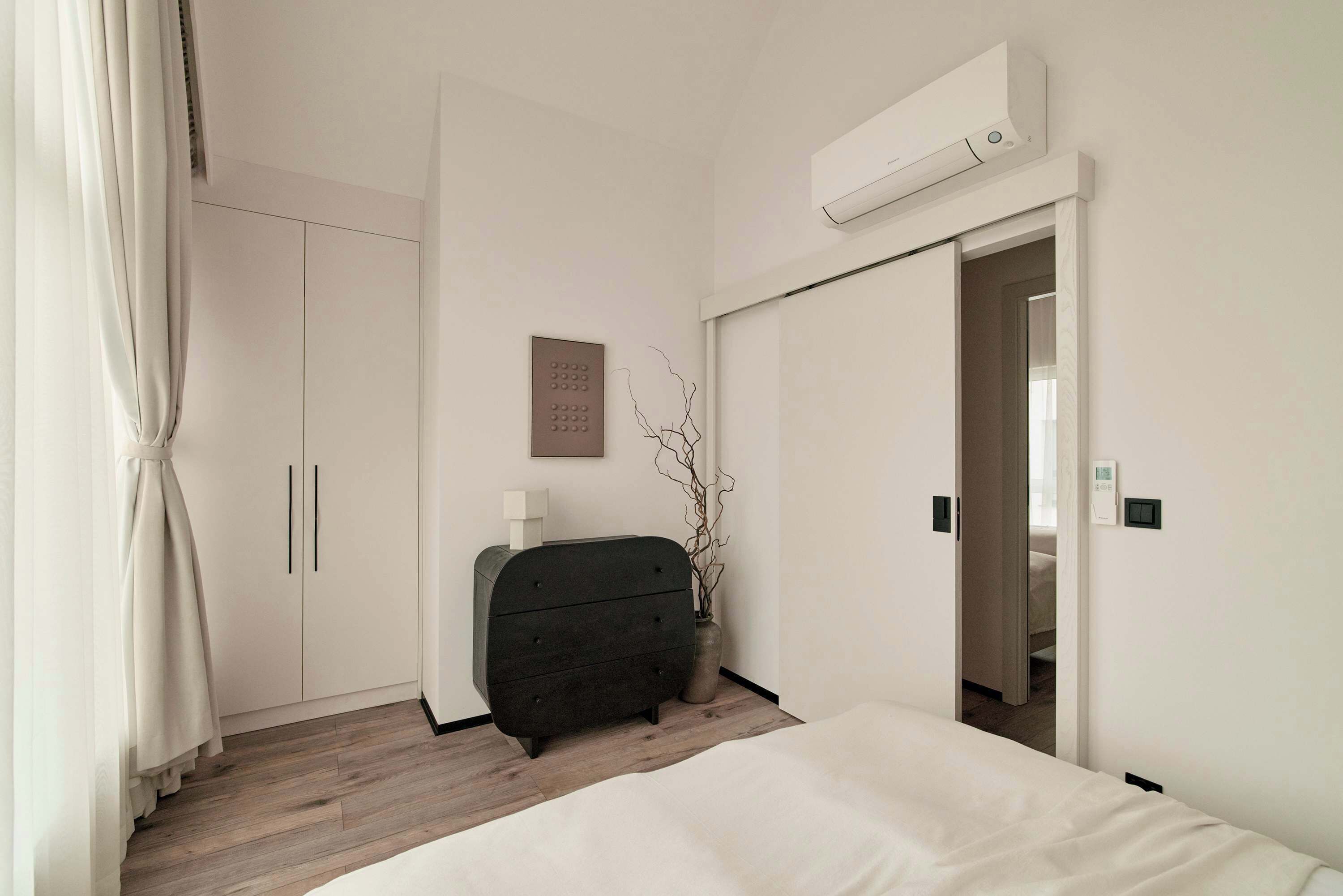 2 bedrooms, desk, iron/ironing board, travel crib
