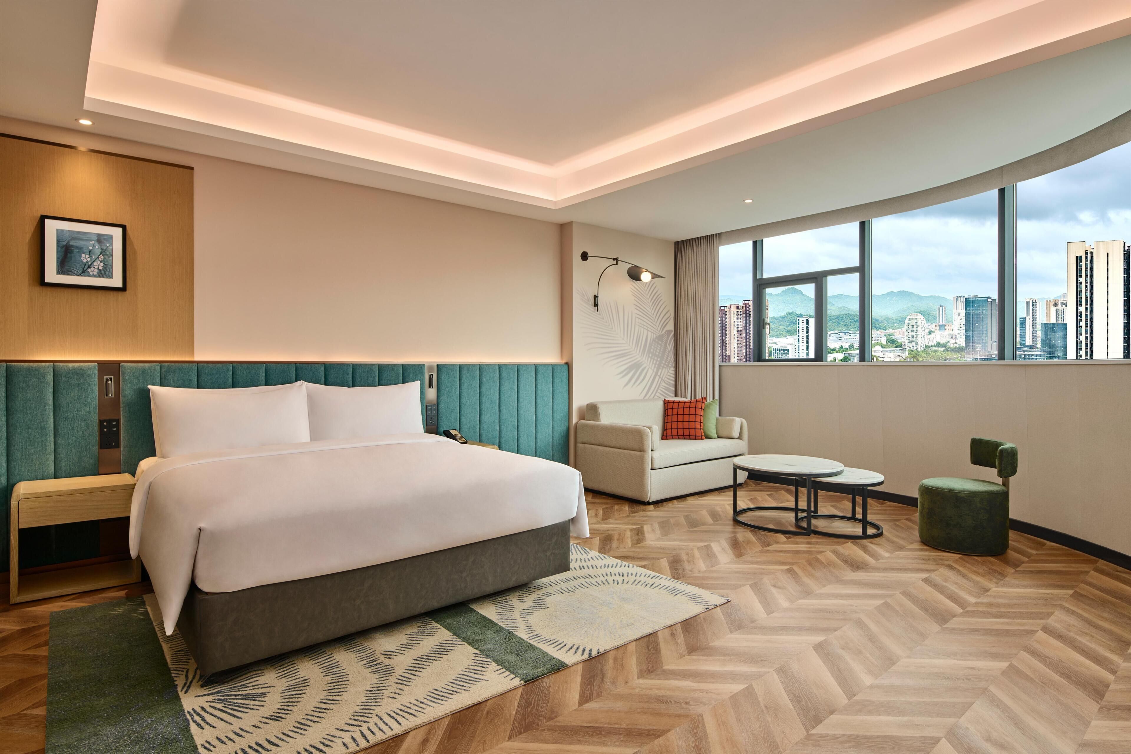Deluxe Room, 1 King Bed with Sofa bed, Mountain View