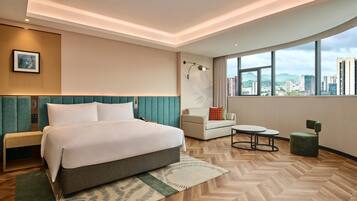 Deluxe Room, 1 King Bed with Sofa bed, Mountain View