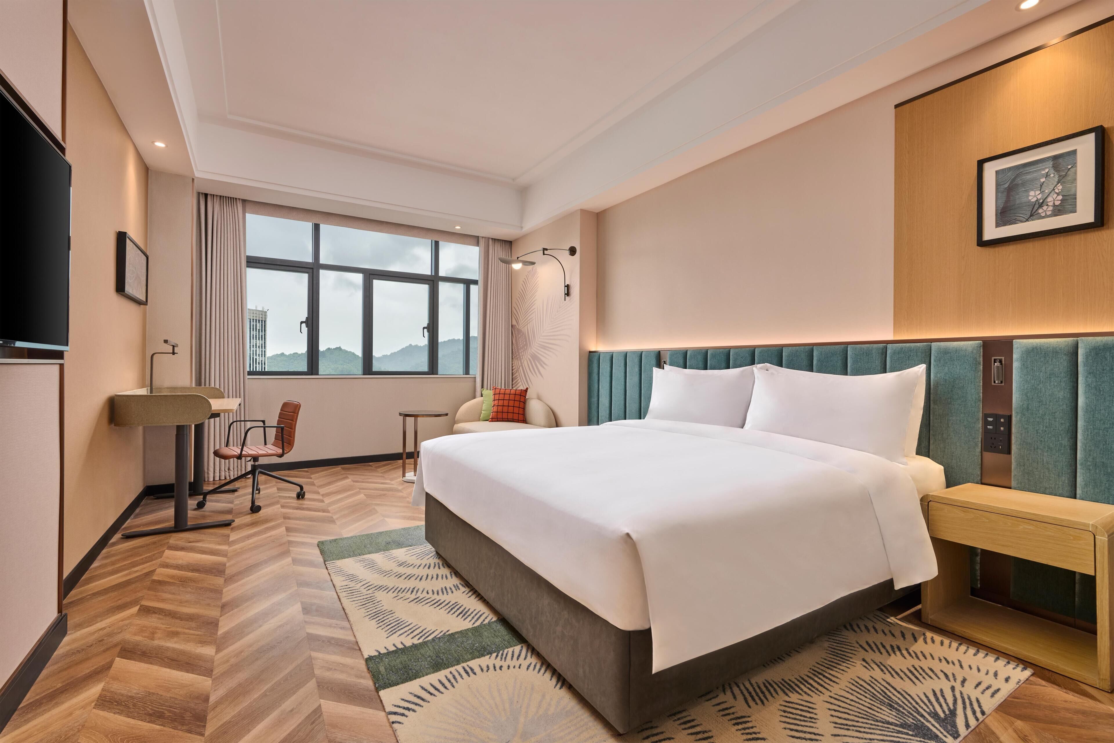 Room, 1 King Bed (High Floor) | Down comforters, desk, blackout drapes, iron/ironing board