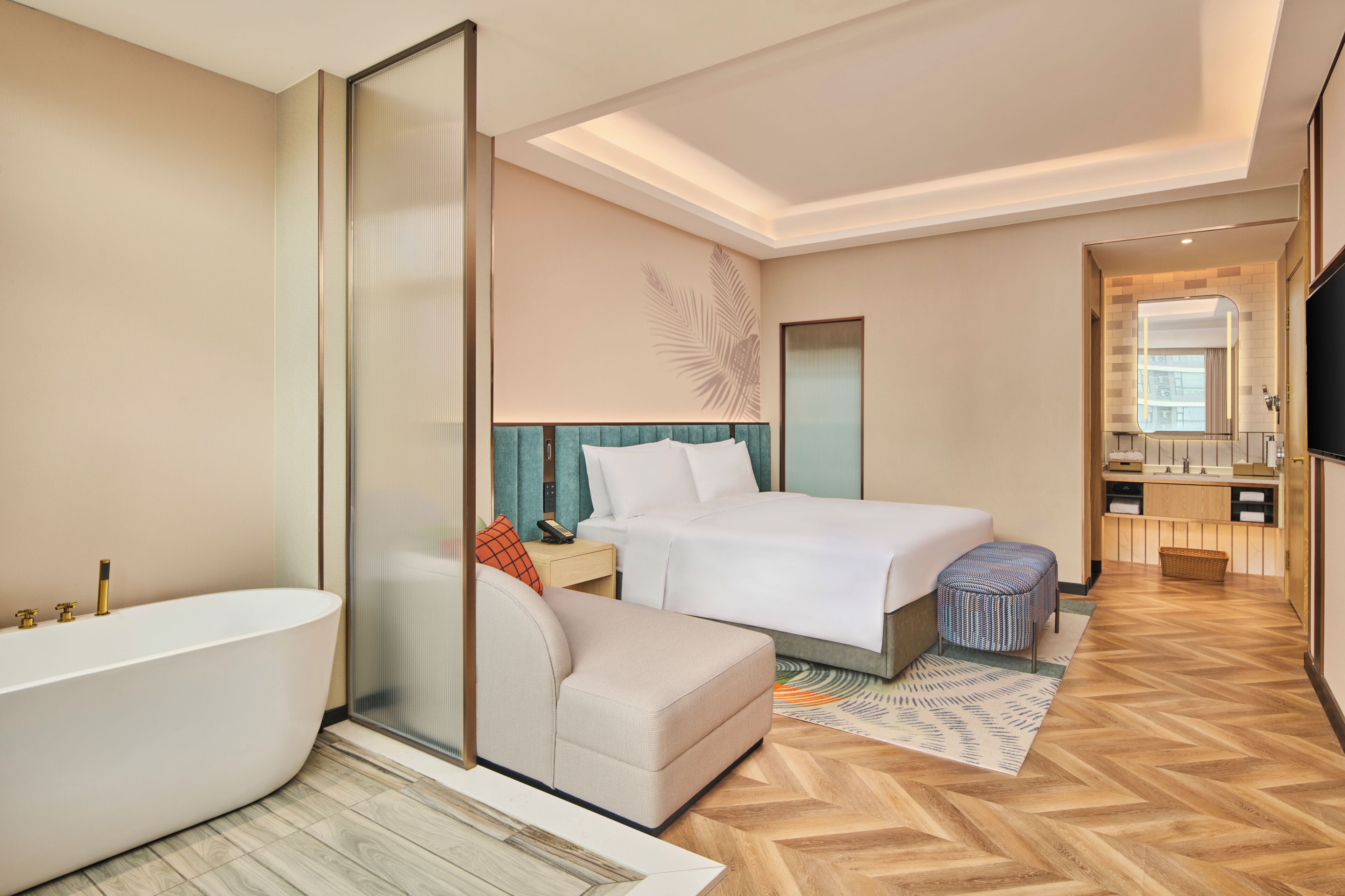 Deluxe Suite, 1 King Bed | Down duvets, desk, blackout curtains, iron/ironing board