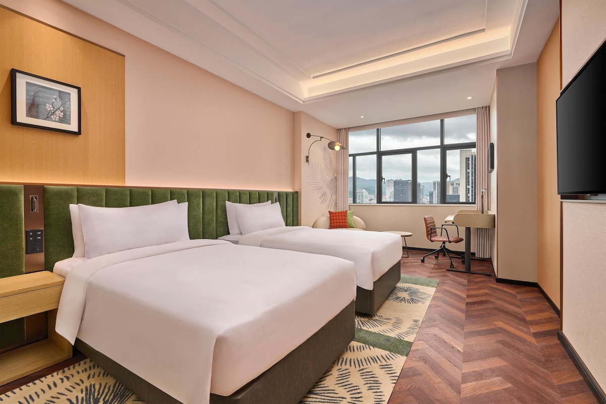 Kamar Twin, 2 Tempat Tidur Twin | Selimut bulu angsa, meja kerja, dan tirai kedap cahaya