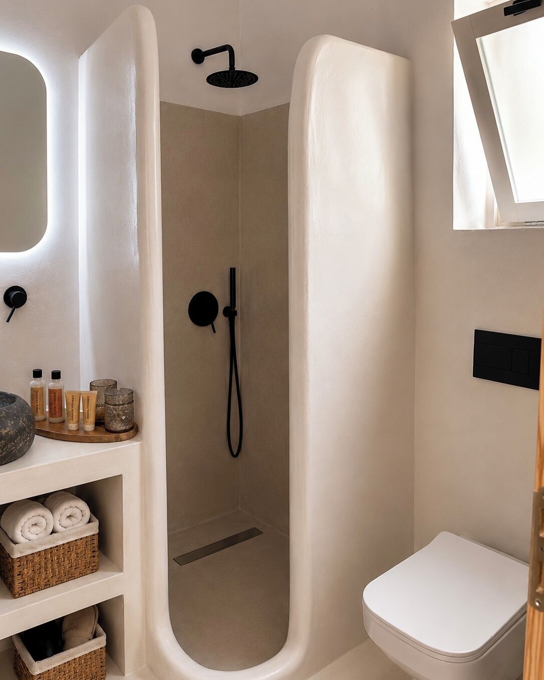 Executive Double Room | Bathroom | Hair dryer, bidet, soap, shampoo