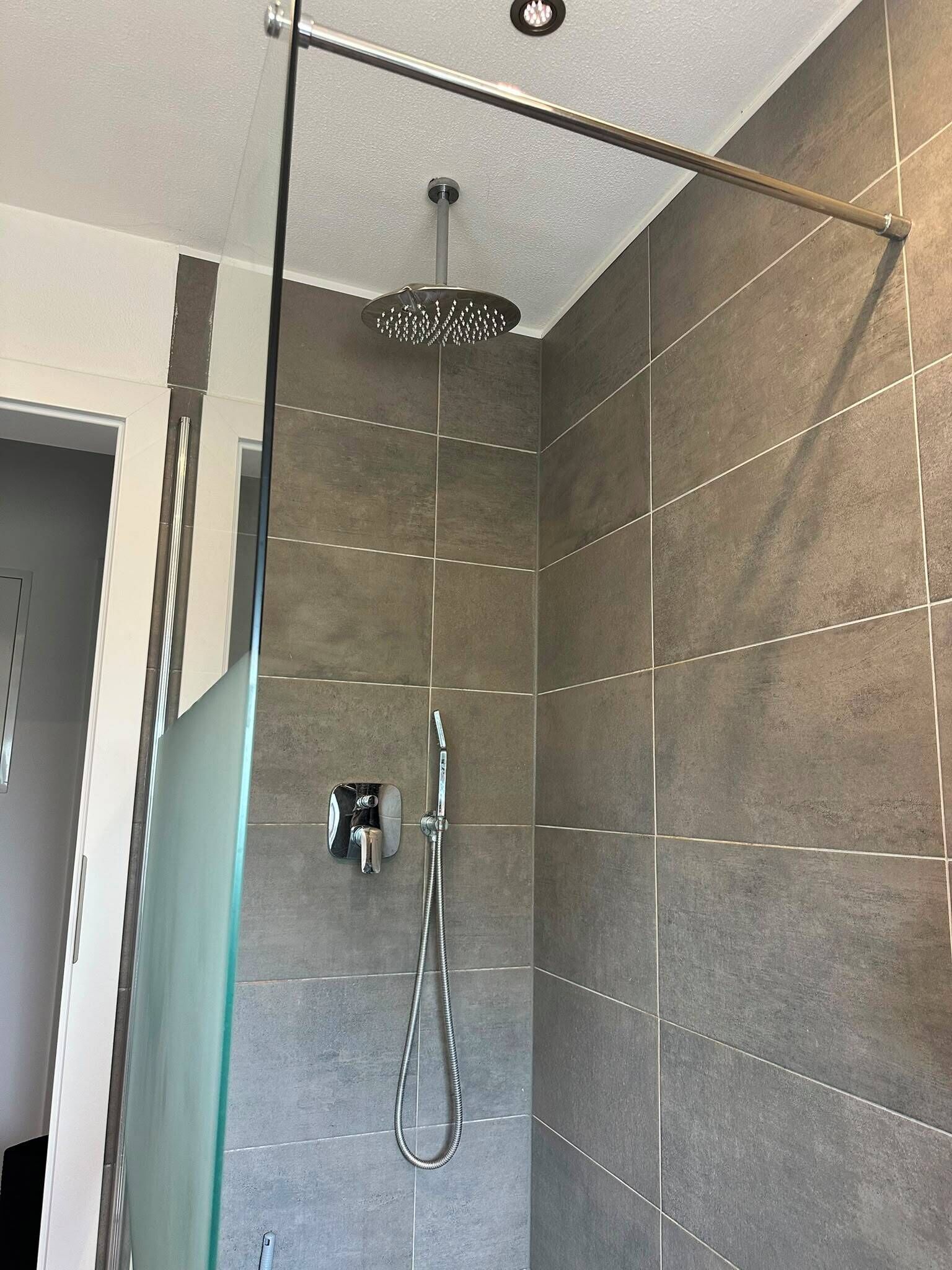 Dusche, Handtücher, Toilettenpapier