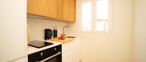 Coffee/tea maker, microwave, oven, stovetop