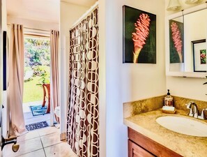 Room, 1 Queen Bed, Lanai | Bathroom | Hair dryer, towels, soap, shampoo