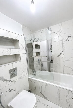 Bathroom - A beautiful, chic, and cozy home near Paris. (Créteil)