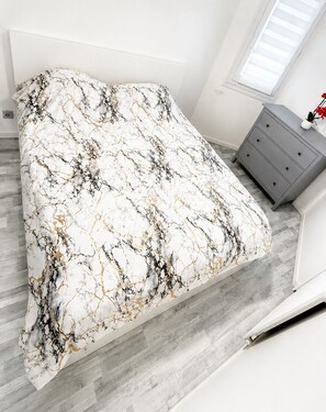 1 bedroom, iron/ironing board, WiFi (free), bed sheets - A beautiful, chic, and cozy home near Paris. (Créteil)