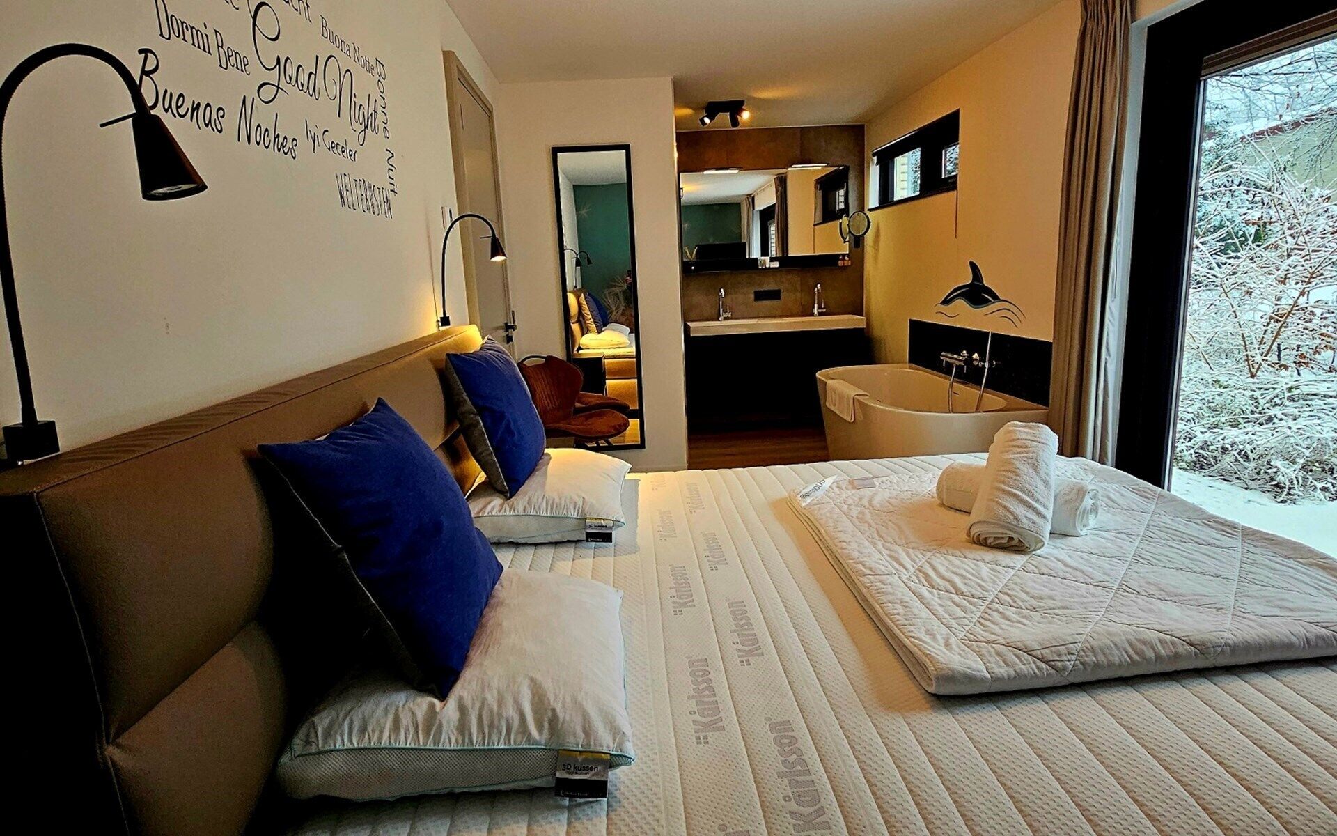2 bedrooms, iron/ironing board, WiFi (free)