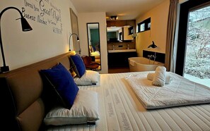 2 bedrooms, iron/ironing board, free WiFi