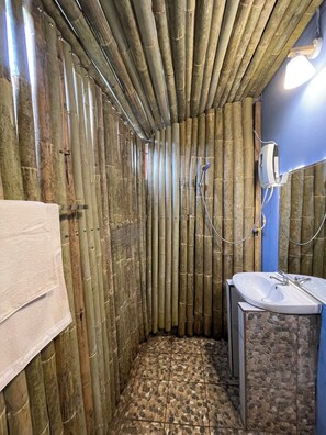 Double Room, Garden View | Bilik Mandi | Pengering rambut, tuala disediakan, sabun, syampu 