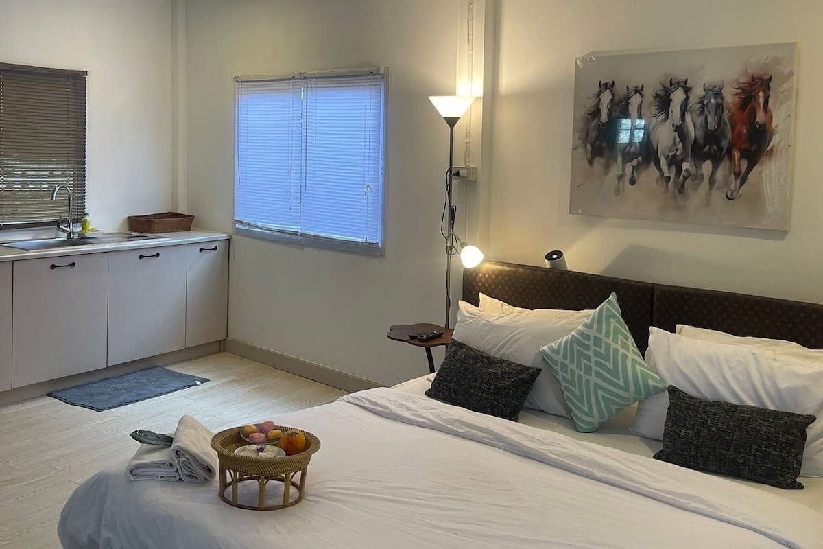 Deluxe Apartment, Courtyard View | Front of property