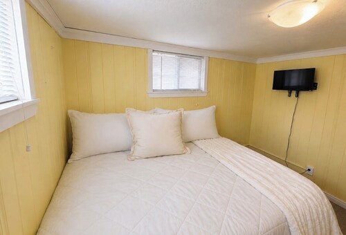 Quaint 1-bedroom townhome with AC in Kemmerer