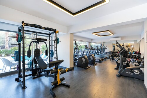 Utopia Suite Residence – 4-Bedroom Apartment in Izmir with a Forest View