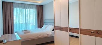 Utopia Suite Residence – 4-Bedroom Apartment in Izmir with a Forest View