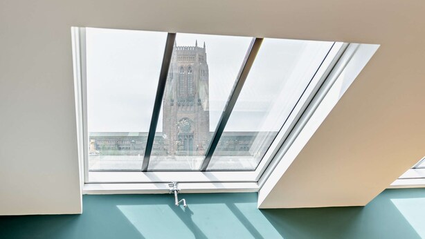 A skylight with a view of a historic building. - Host & Stay | The Georgian Quarter @ Catharine V (Liverpool)