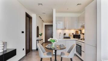 Coffee/tea maker, microwave, oven, stovetop