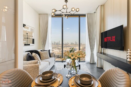Elegant 1BR Waterfront Living | The Crest Tower B