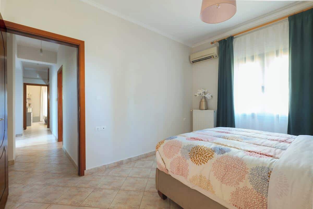 3 habitaciones, tabla de planchar con plancha, cuna de viaje y wifi 