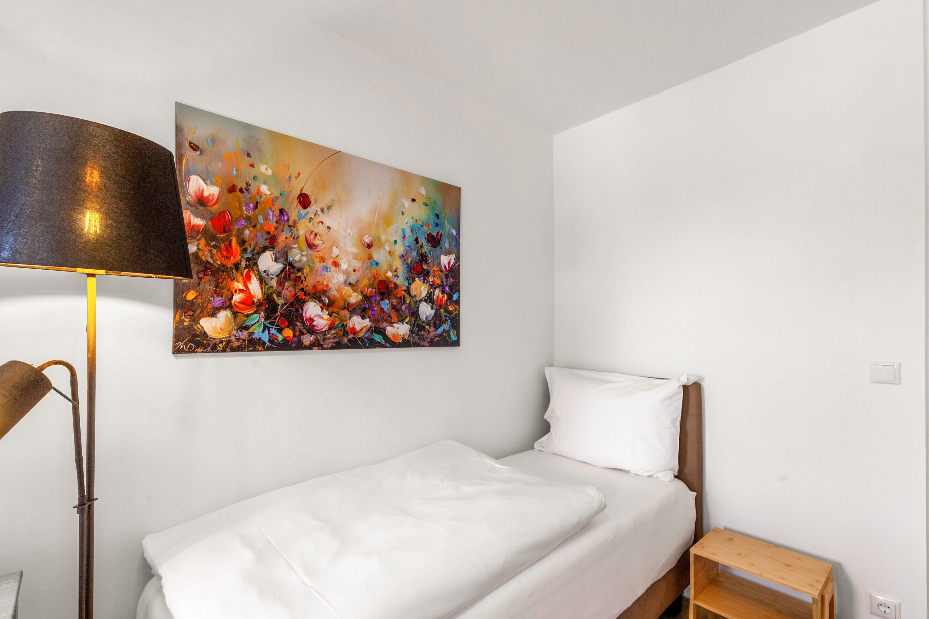 WiFi, bed sheets
