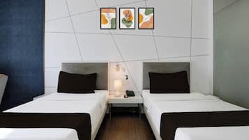 Escritorio, wifi gratis, ropa de cama