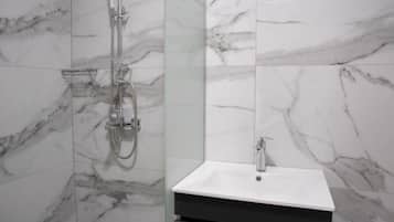 Twin Room, Balcony | Bathroom