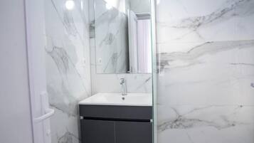 Shower, free toiletries, hair dryer (on request), towels