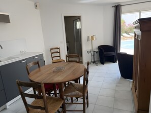 Dining - La Buissonière Holiday Home with Sea View, Shared Pool and Terrace (Vallauris)