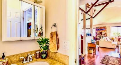 Hale Akala - Hanalei (Shared Bathroom)