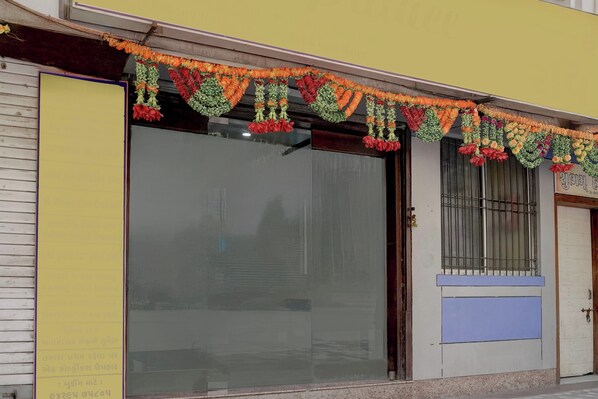 Exterior detail - MG Road Crossway Formerly Ravi Palace (Rajkot)