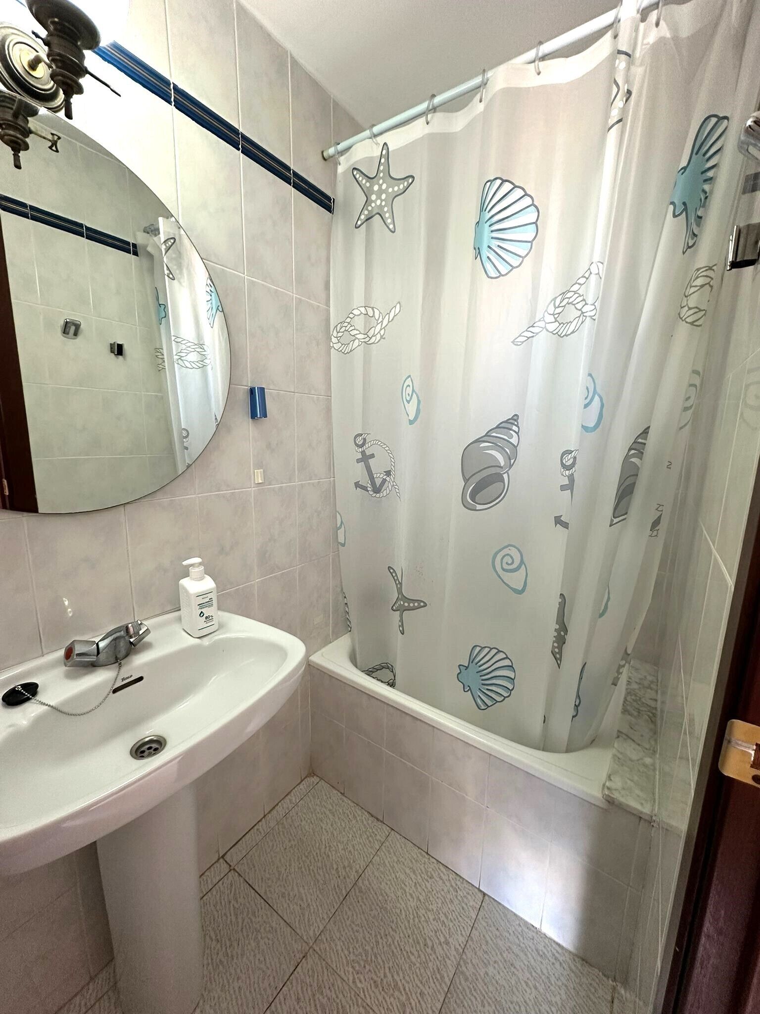 Douche, serviettes fournies