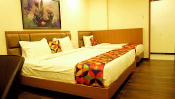 Triple Room | Desk, laptop workspace, free WiFi