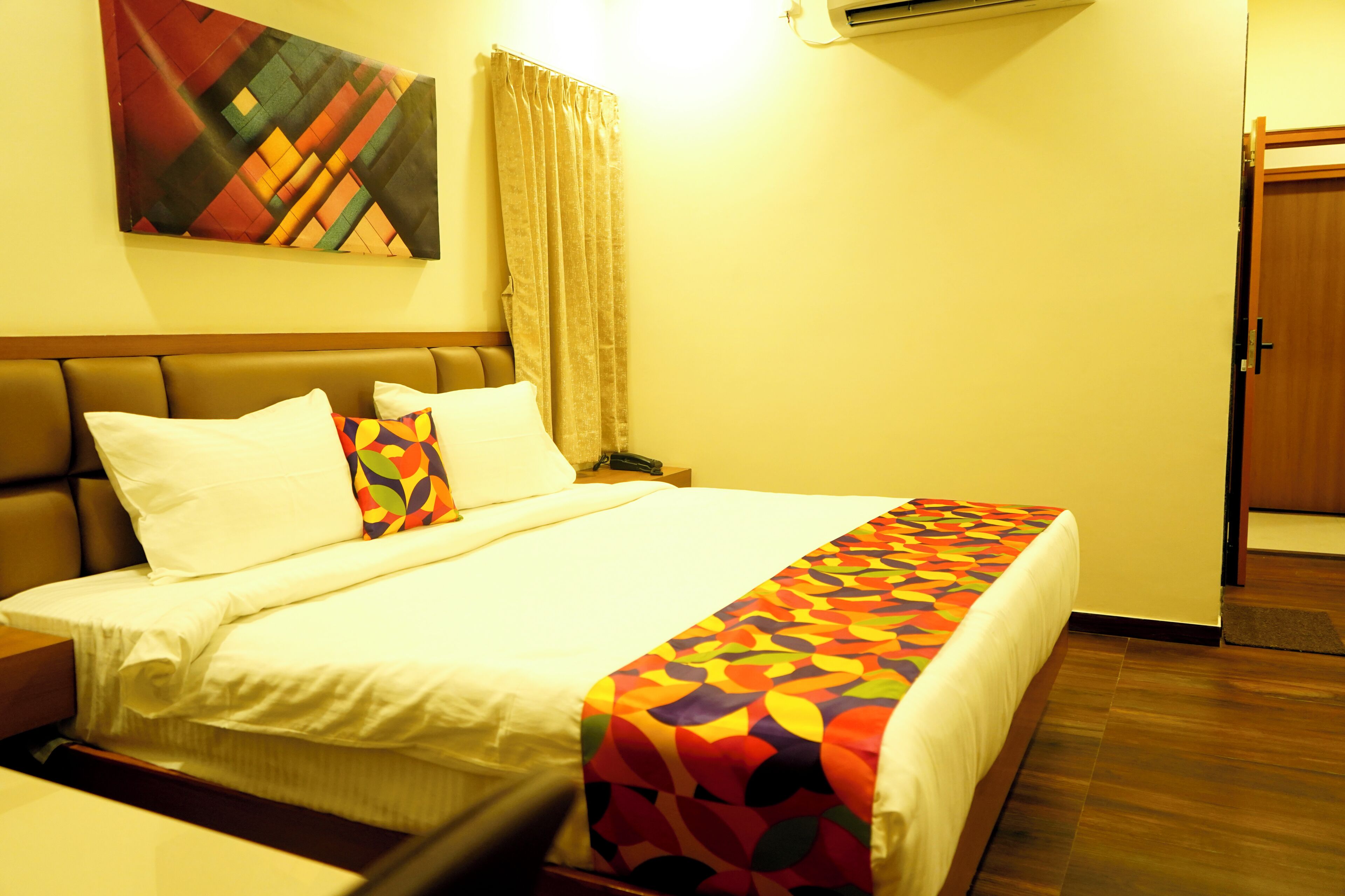 Deluxe Double or Twin Room | Meja, ruang kerja komputer riba, Wi-fi percuma 